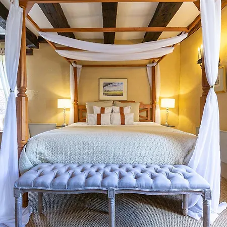 La Maison Louverie Hotel *